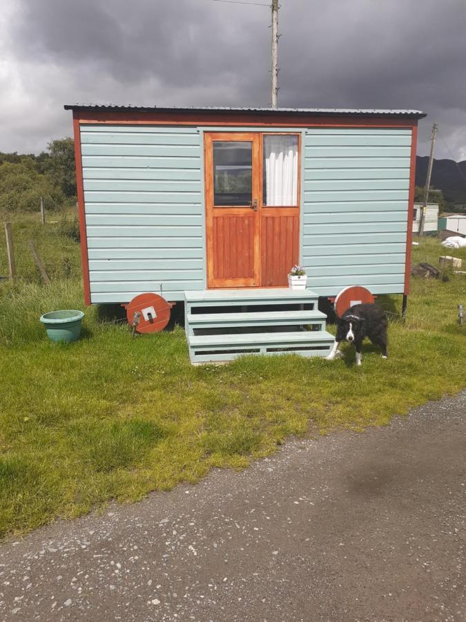 Croft Of Clune Shepherds Hut Ньютонмор Екстер'єр фото